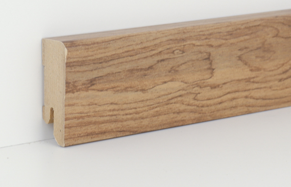 Listwa przypodłogowa LM0265-055-S w kolorze drewna tekowego Przypodłogowa listwa w kolorze teak LM0265-055-S